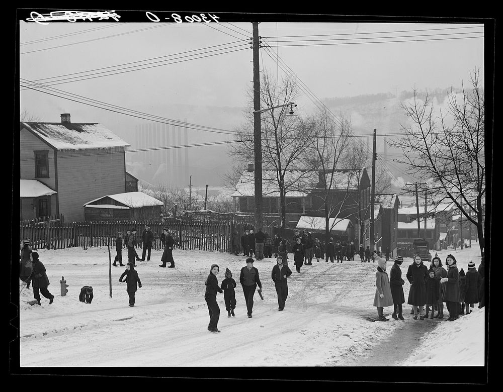 Schoolchildren in the steel town of Midland, Pennsylvania. Sourced from the Library of Congress.