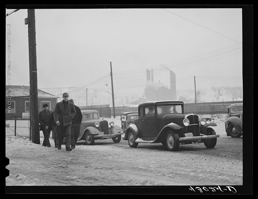 Men going home from work at the steel mill in Midland, Pennsylvania. Sourced from the Library of Congress.