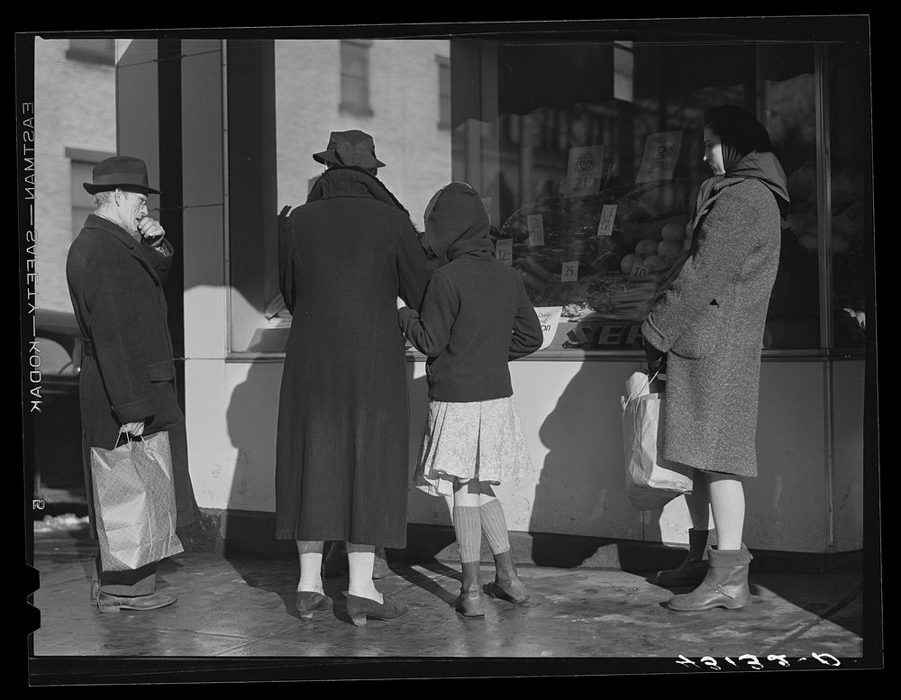Saturday afternoon shoppers waiting for a bus in Beaver Falls, Pennsylvania. Sourced from the Library of Congress.