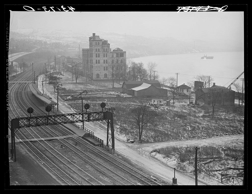A section of Rochester, Pennsylvania on the Ohio River. Sourced from the Library of Congress.