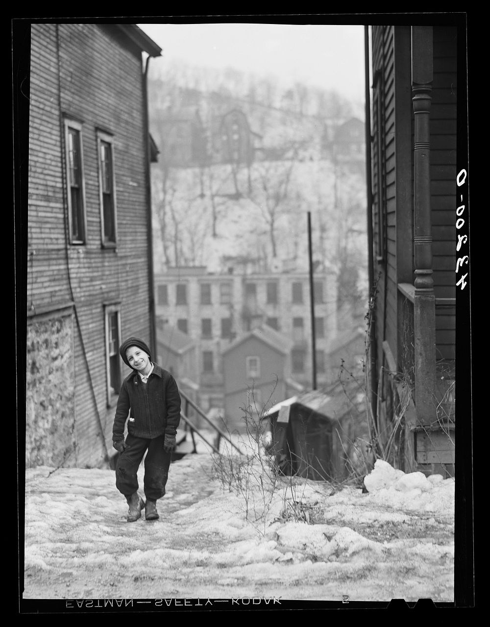 [Little boy in Freedom, Pennsylvania]. Sourced from the Library of Congress.
