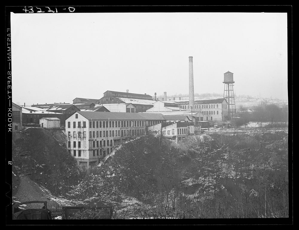 Abandoned glass works in Rochester, Pennsylvania. Sourced from the Library of Congress.