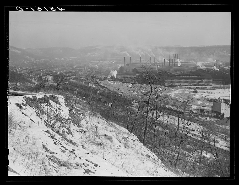 Midland, Pennsylvania and the Pittsburgh Crucible Steel Company on the right. Sourced from the Library of Congress.