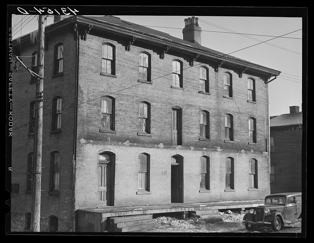 The "crackerbox" housing eighty-seven persons in Beaver Falls, Pennsylvania. Sourced from the Library of Congress.