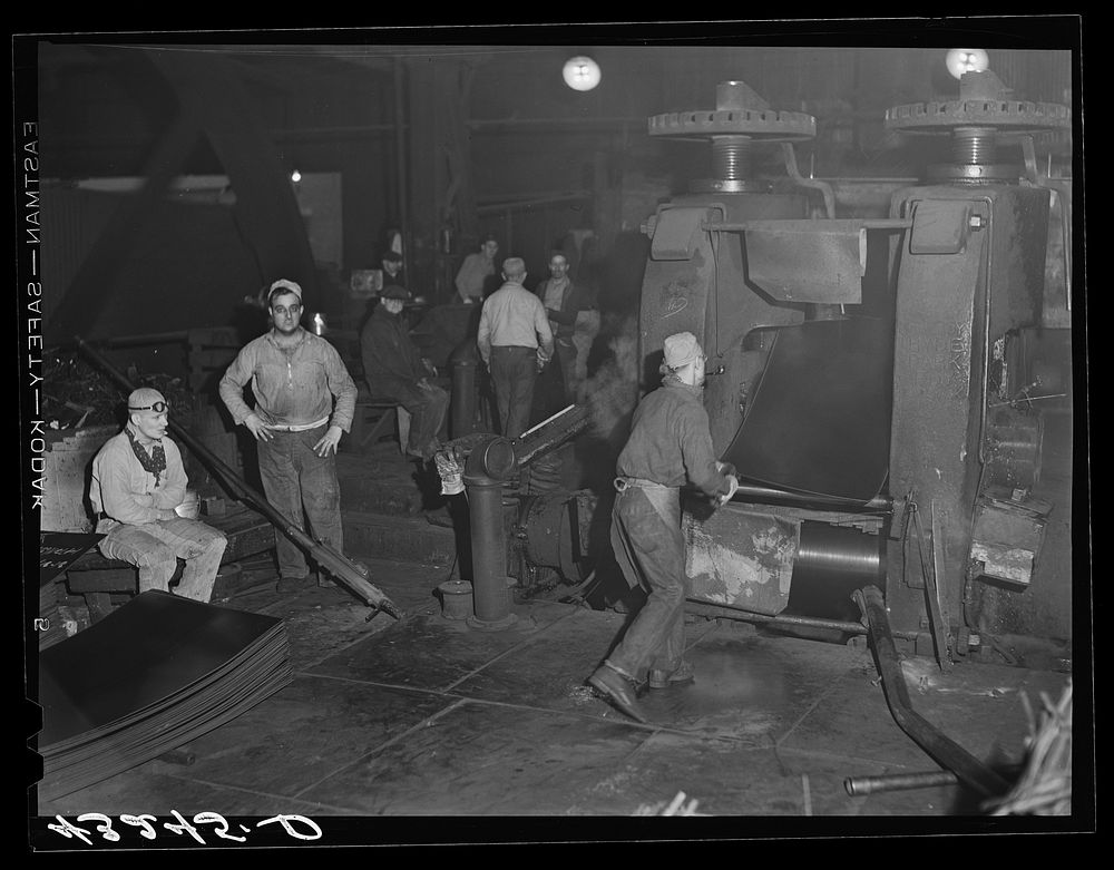 At the Washington Tinplate Works. Washington, Pennsylvania. Sourced from the Library of Congress.