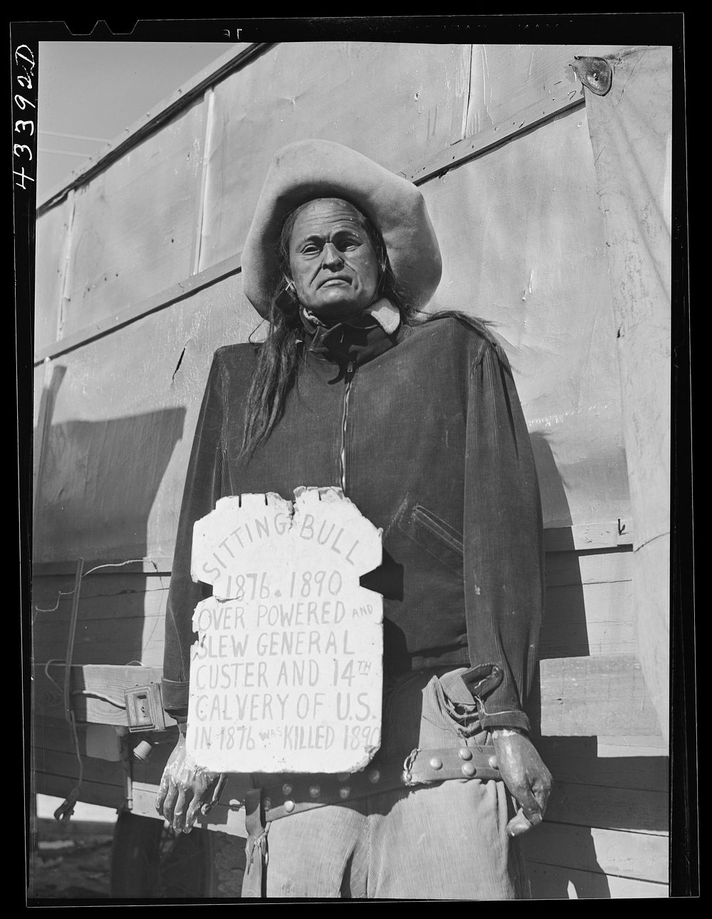 [Untitled photo, possibly related to: An effigy of Sitting Bull, part of the exhibit of the travelling sideshow "crime…