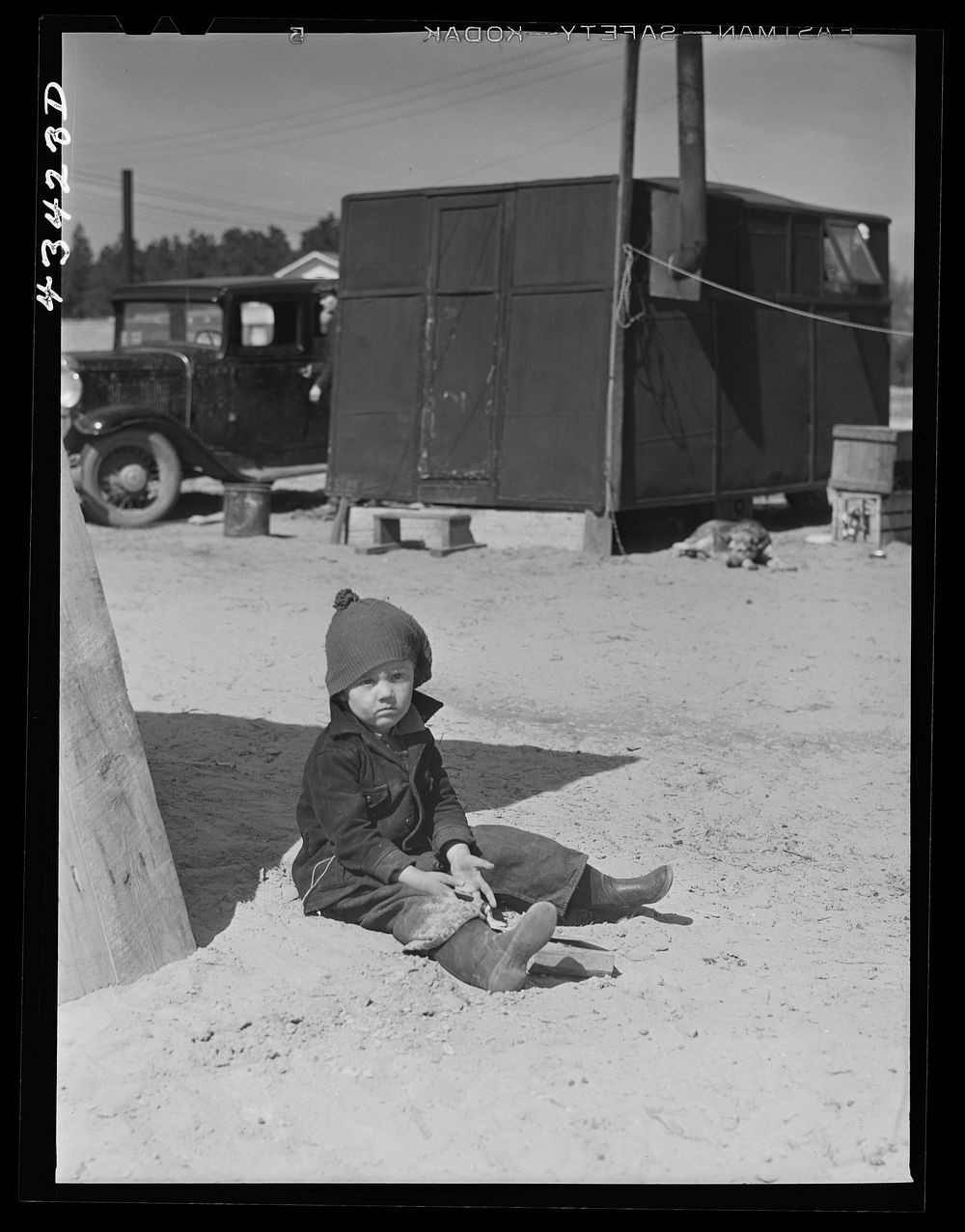 trailer settlement migrants working Fort Free Photo rawpixel