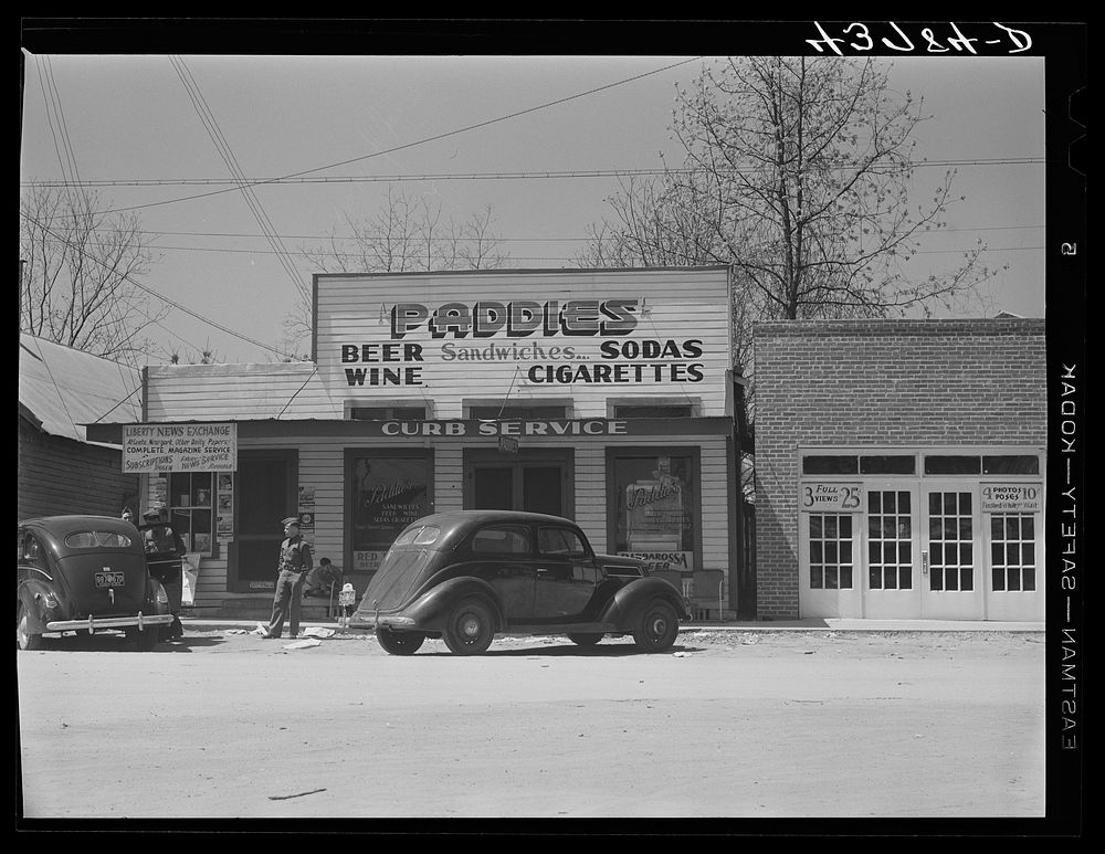 Popular beer joint frequented by soldiers from Camp Stewart. Hinesville, Georgia. Sourced from the Library of Congress.