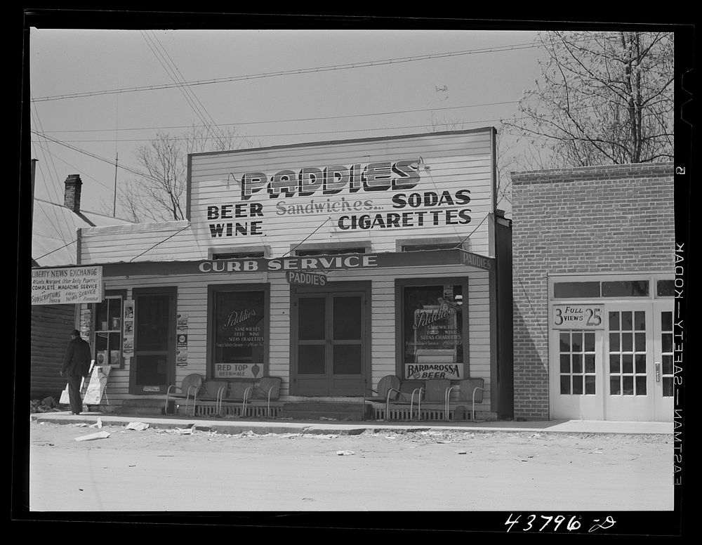 [Untitled photo, possibly related to: Popular beer joint frequented by soldiers from Camp Stewart. Hinesville, Georgia].…