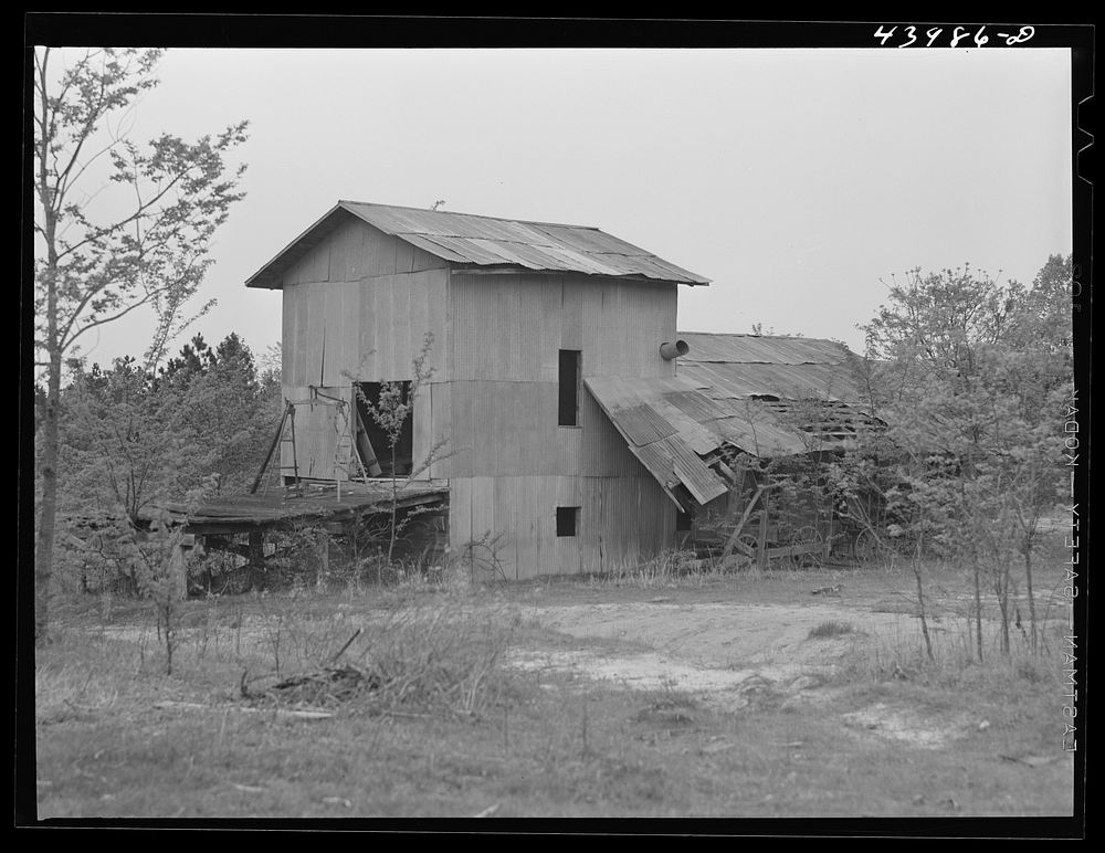 Abandoned cotton gin in Heard County, Georgia. Sourced from the Library of Congress.