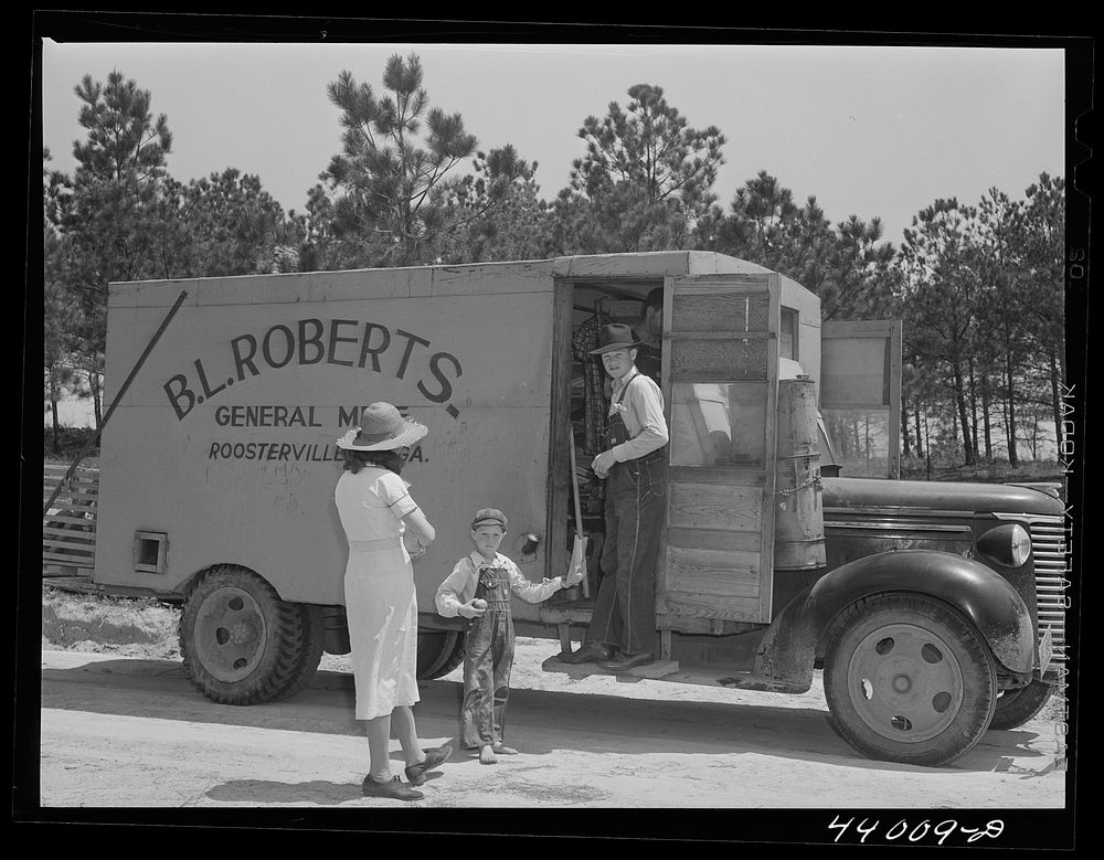 Rolling store in Heard County, Georgia. Sourced from the Library of Congress.