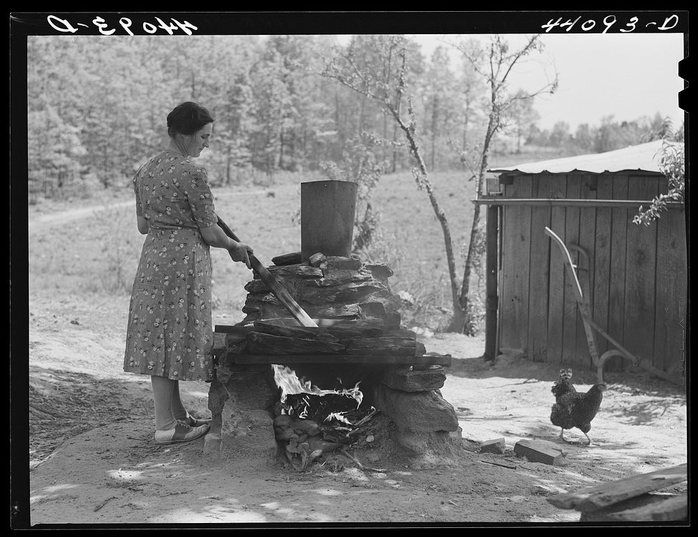 Mrs. L. Smith making her own soap on their farm in Carroll County, Georgia. Sourced from the Library of Congress.