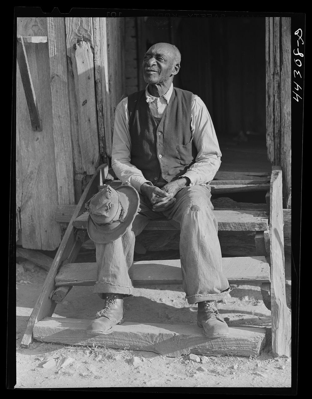 Mr. Henry Brooks, ex-slave. Parks Ferry Road, Greene County, Georgia. Sourced from the Library of Congress.