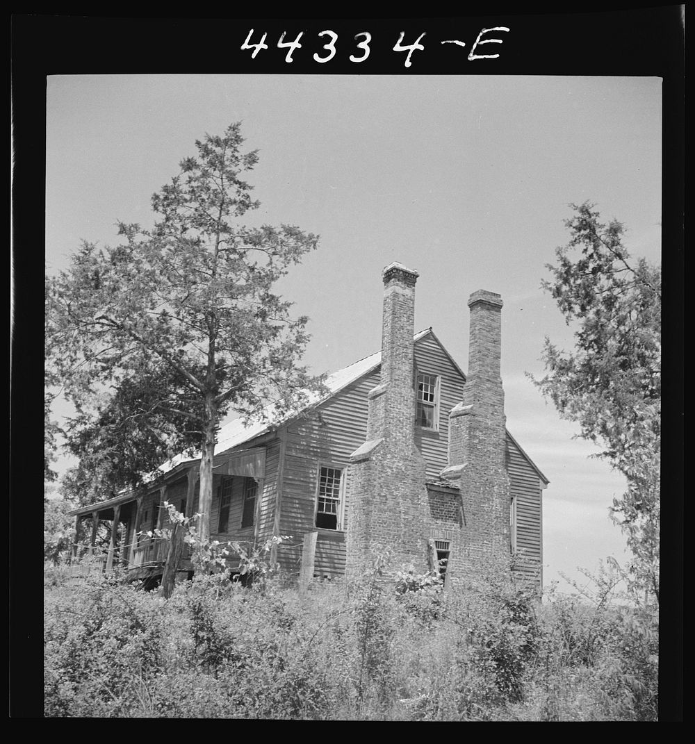 Old deserted house in Greene County, Georgia. Sourced from the Library of Congress.