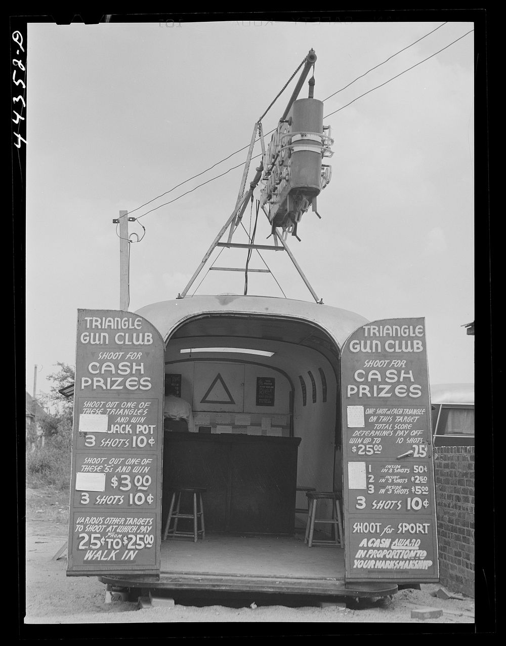 Trailer shooting gallery on the main street of Childersburg, Alabama. Sourced from the Library of Congress.