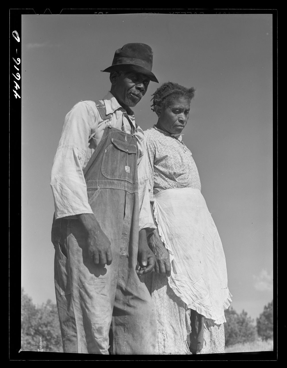  tenant farmer couple living in an old mansion in southern Greene County, Georgia. Sourced from the Library of Congress.