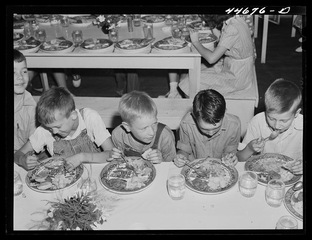 Five-cent hot lunches at the Woodville public school. Greene County, Georgia. Sourced from the Library of Congress.