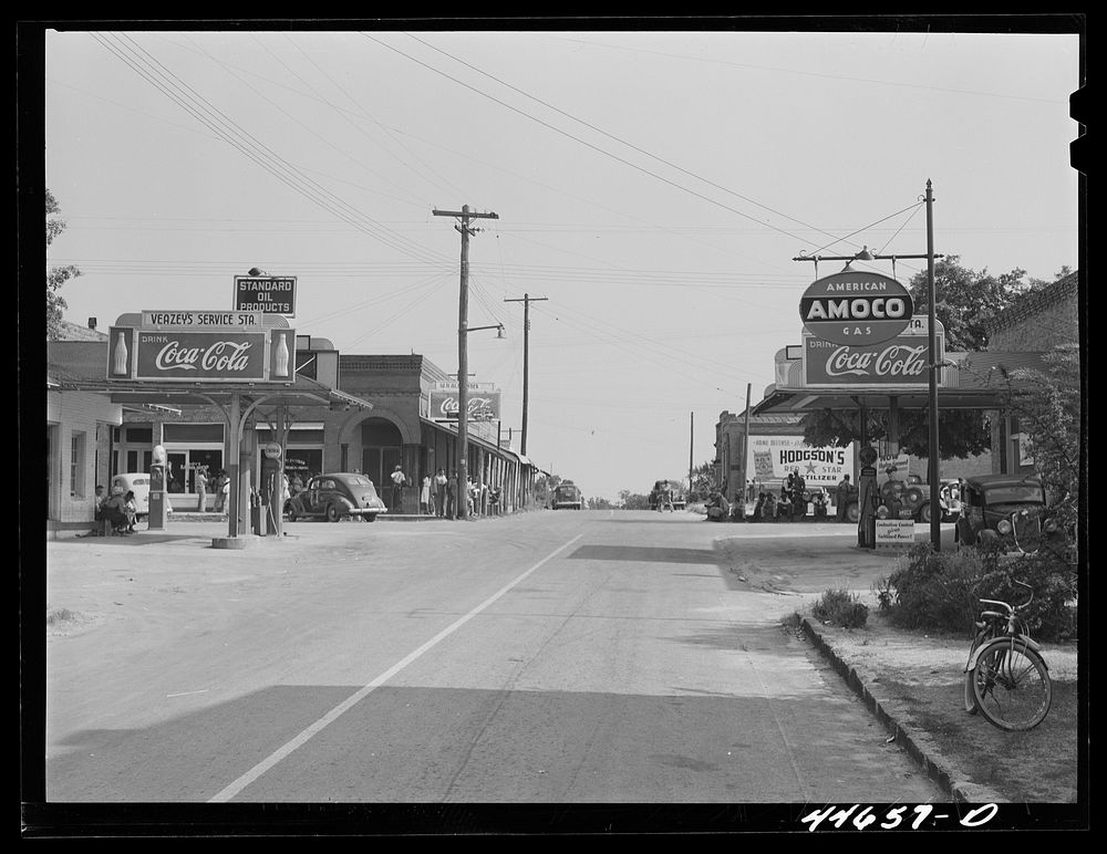 [Untitled photo, possibly related to: Main street of Siloam, Greene County, Georgia]. Sourced from the Library of Congress.