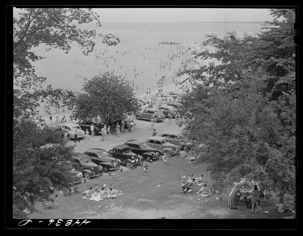 Beach at Yorktown, Virginia. Sourced from the Library of Congress.