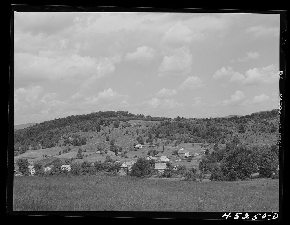 [Untitled photo, possibly related to: The town of South Londonderry, Vermont]. Sourced from the Library of Congress.