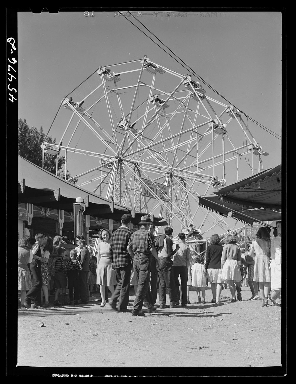 [Untitled photo, possibly related to: At the Rutland Fair, Vermont]. Sourced from the Library of Congress.