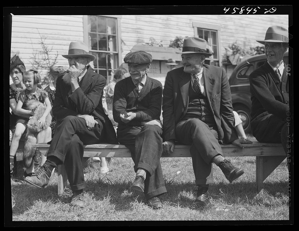 Visitors at the World's Fair. Tunbridge, Vermont. Sourced from the Library of Congress.
