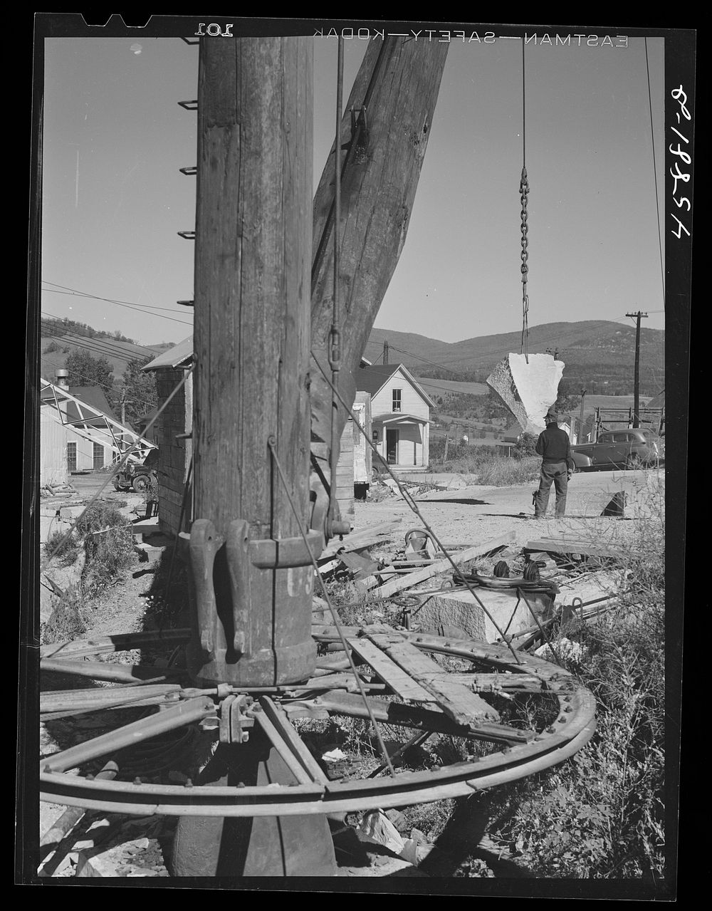 [Untitled photo, possibly related to: Part of a derrick at the Wells-Lemson quarry]. Sourced from the Library of Congress.