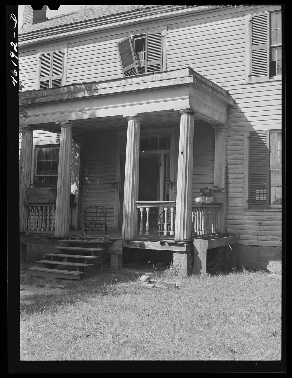 [Untitled photo, possibly related to: Greensboro, Greene County, Georgia (vicinity). The old Branch home, on the Athens…
