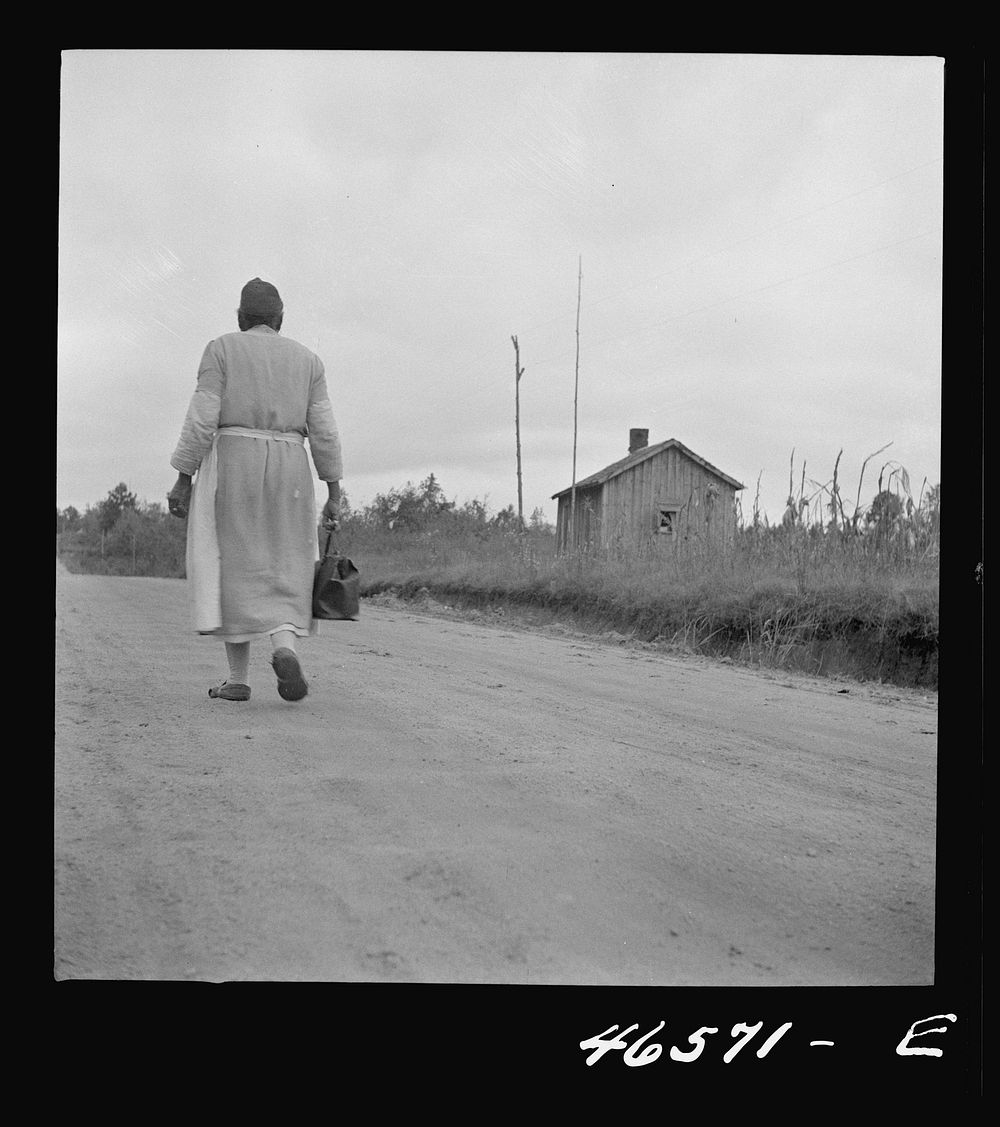 Midwife going on a call, carrying her kit, near Siloam, Greene County, Georgia. Sourced from the Library of Congress.