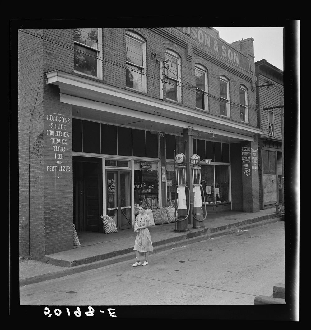 [Untitled photo, possibly related to: Davey, West Virginia, main store]. Sourced from the Library of Congress.
