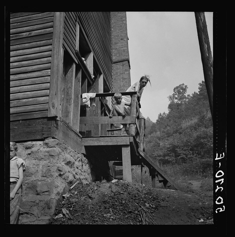 Wife and child of unemployed miner. Marine, West Virginia (see 50110-D). Sourced from the Library of Congress.