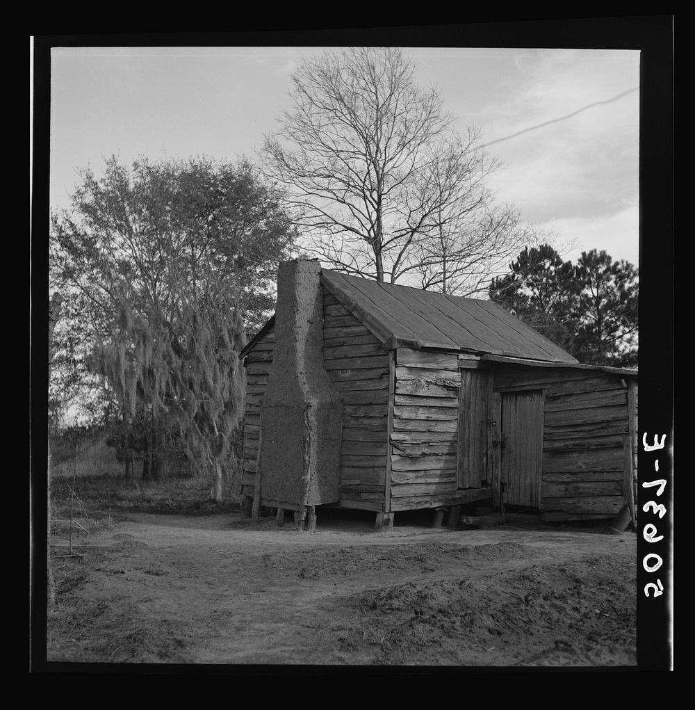 [Untitled photo, possibly related to: 's home near Beaufort, South Carolina]. Sourced from the Library of Congress.