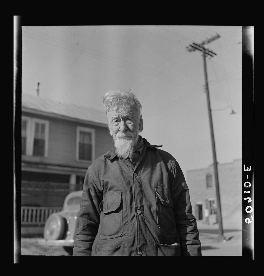 Old man near Wadesboro, North Carolina. Sourced from the Library of Congress.