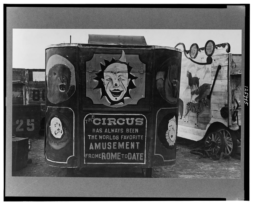 Circus wagon, Alger [i.e. Archer], Sheridan County, Montana by Russell Lee