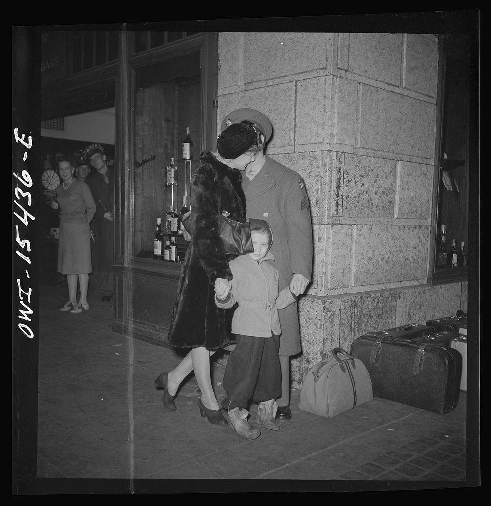 Chicago, Illinois. Soldier and his family waiting for a train at the Union Station. Sourced from the Library of Congress.