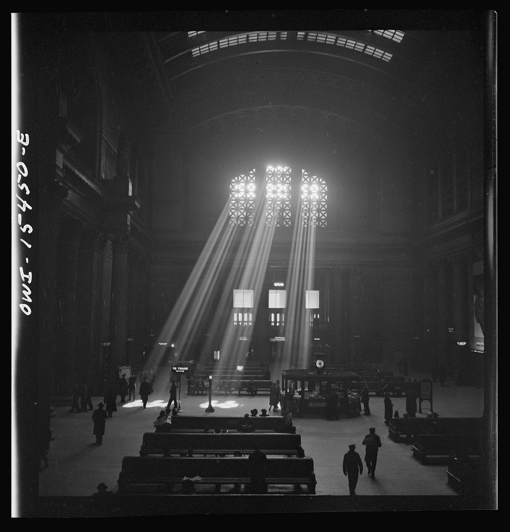 Chicago, Illinois. Union Station waiting room. Sourced from the Library of Congress.