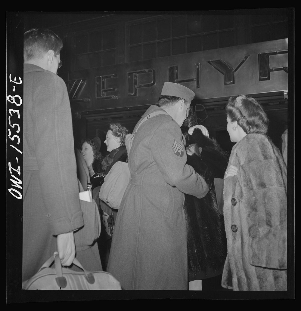Chicago, Illinois. Soldier saying goodbye in the train concourse at the Union Station. Sourced from the Library of Congress.