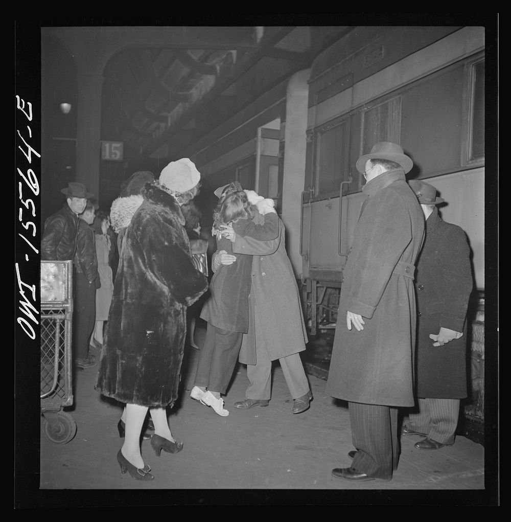 Chicago, Illinois. Soldiers saying goodbye at the Union Station. Sourced from the Library of Congress.