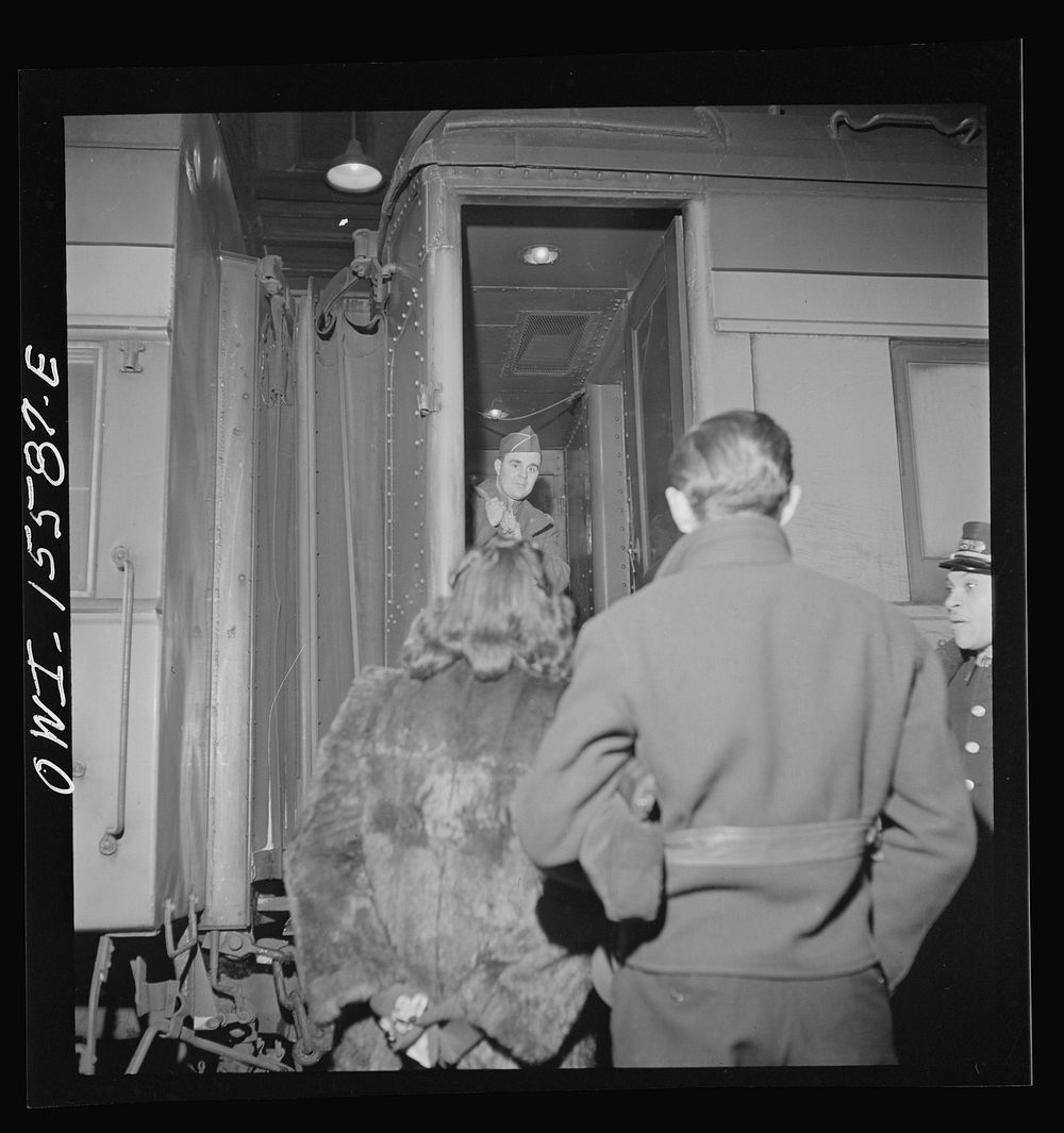 Chicago, Illinois. Soldier departing at the Union Station. Sourced from the Library of Congress.