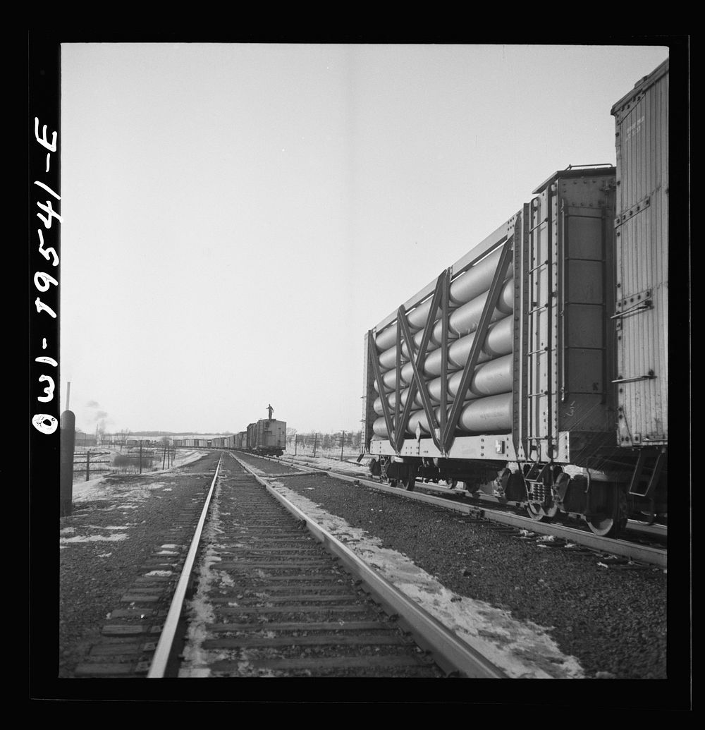 [Untitled photo, possibly related to: Dahinda, Illinois. On the Atchison, Topeka and Santa Fe Railroad between Chillicothe…
