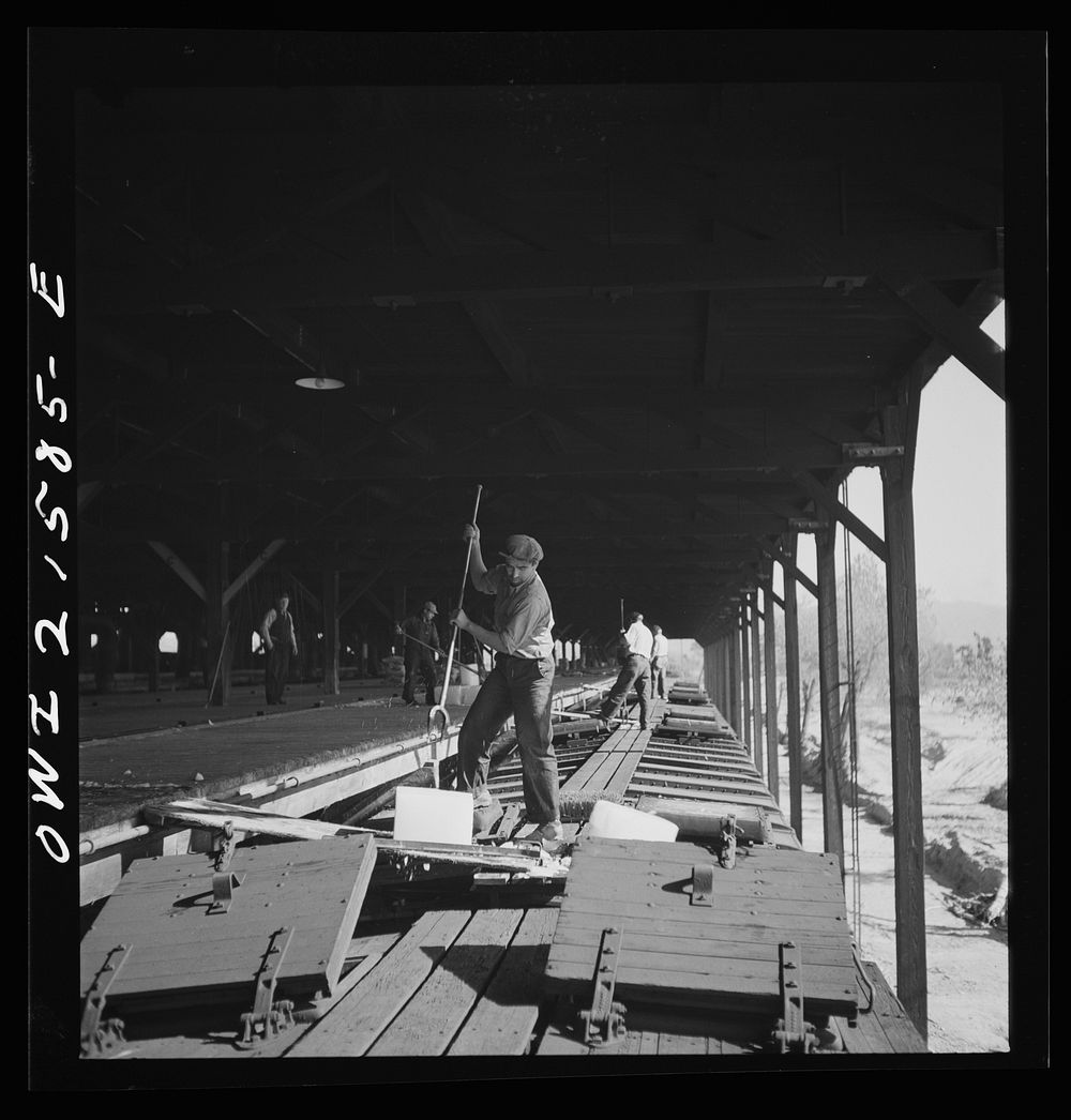 San Bernardino, California. Icing refrigerator cars at the ice plant. Sourced from the Library of Congress.