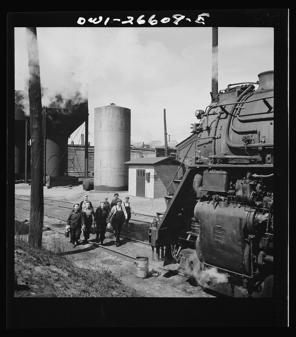 Clinton, Iowa. Women wipers Chicago Free Photo rawpixel
