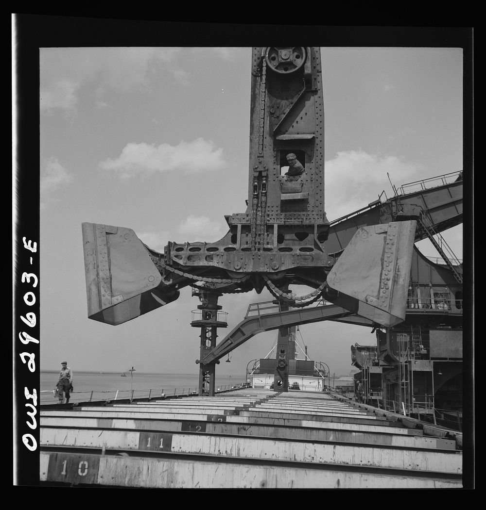 Cleveland, Ohio. Unloading iron ore from a lake freighter by means of Hewlett [i.e., Hulett] unloaders at the Pennsylvania…