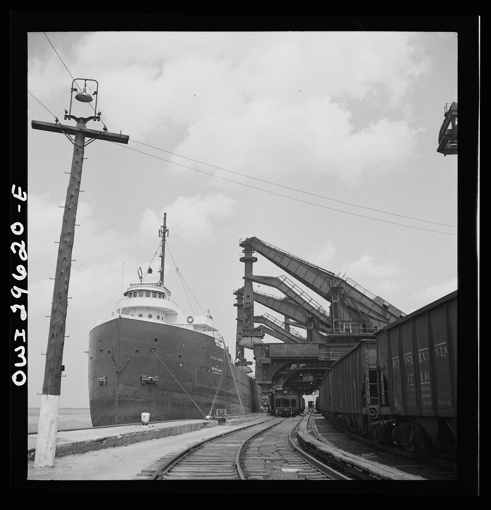 [Untitled photo, possibly related to: Cleveland, Ohio. Unloading a lake freighter by means of Hewlett [i.e., Hulett]…