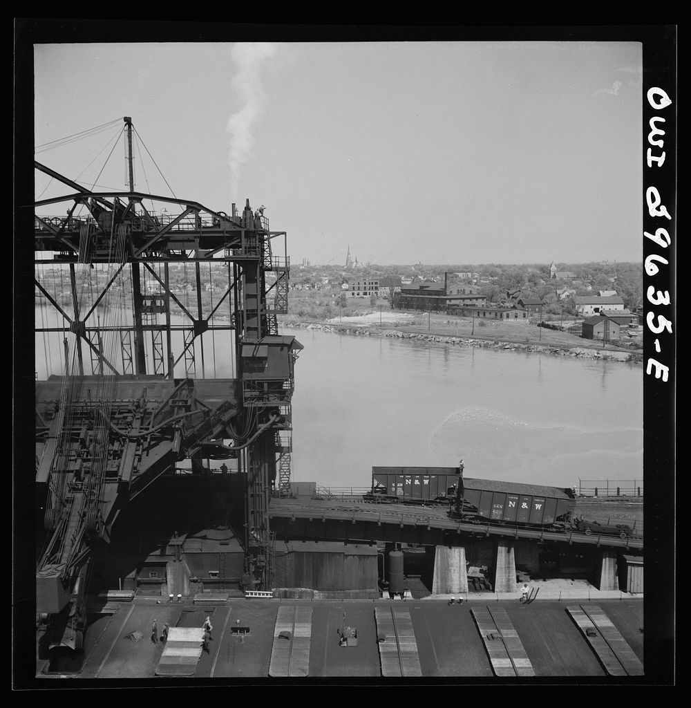 Sandusky, Ohio. Loading coal lake | Free Photo - rawpixel