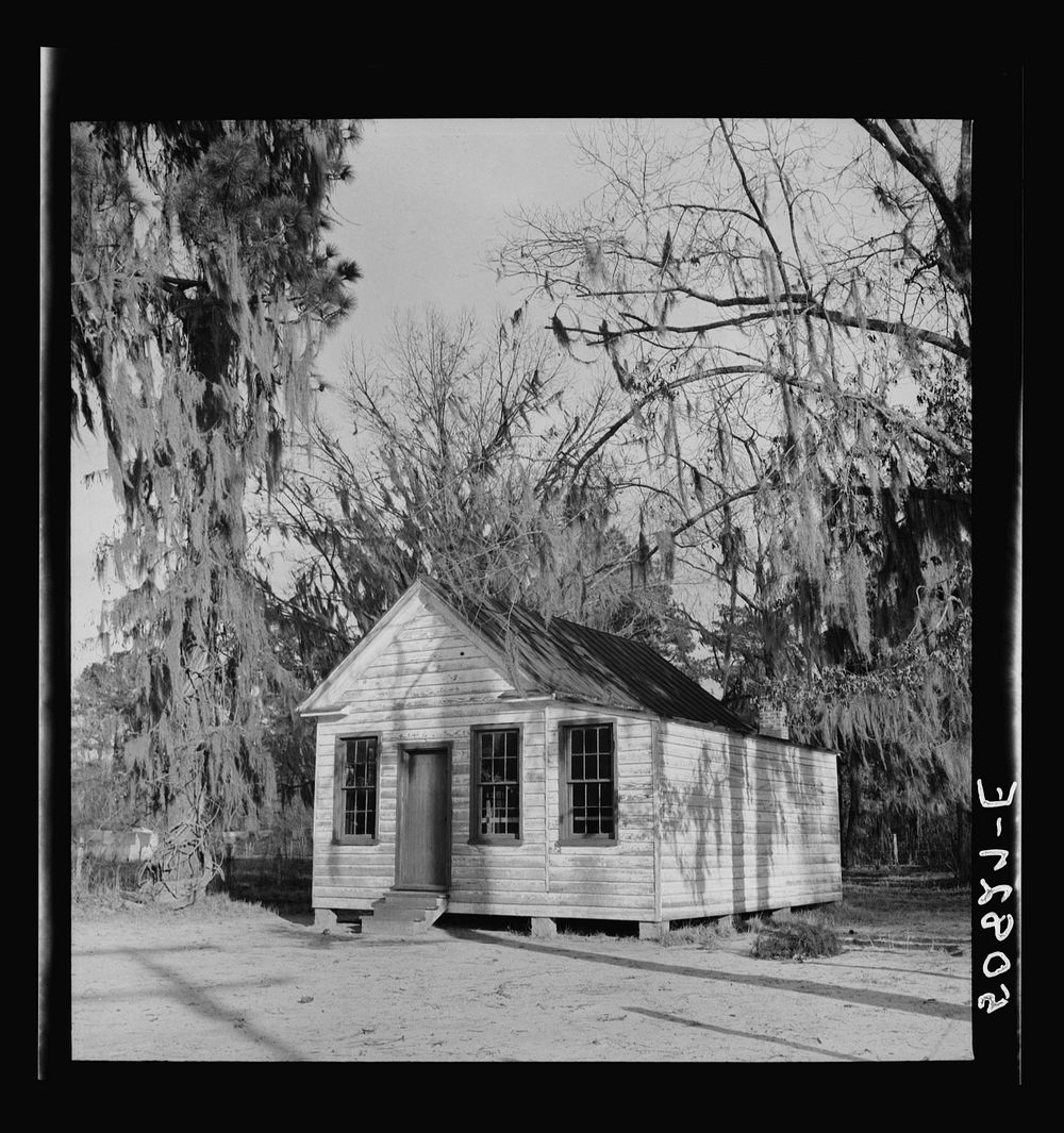 Schoolhouse near Summerville, South Carolina. Sourced from the Library of Congress.