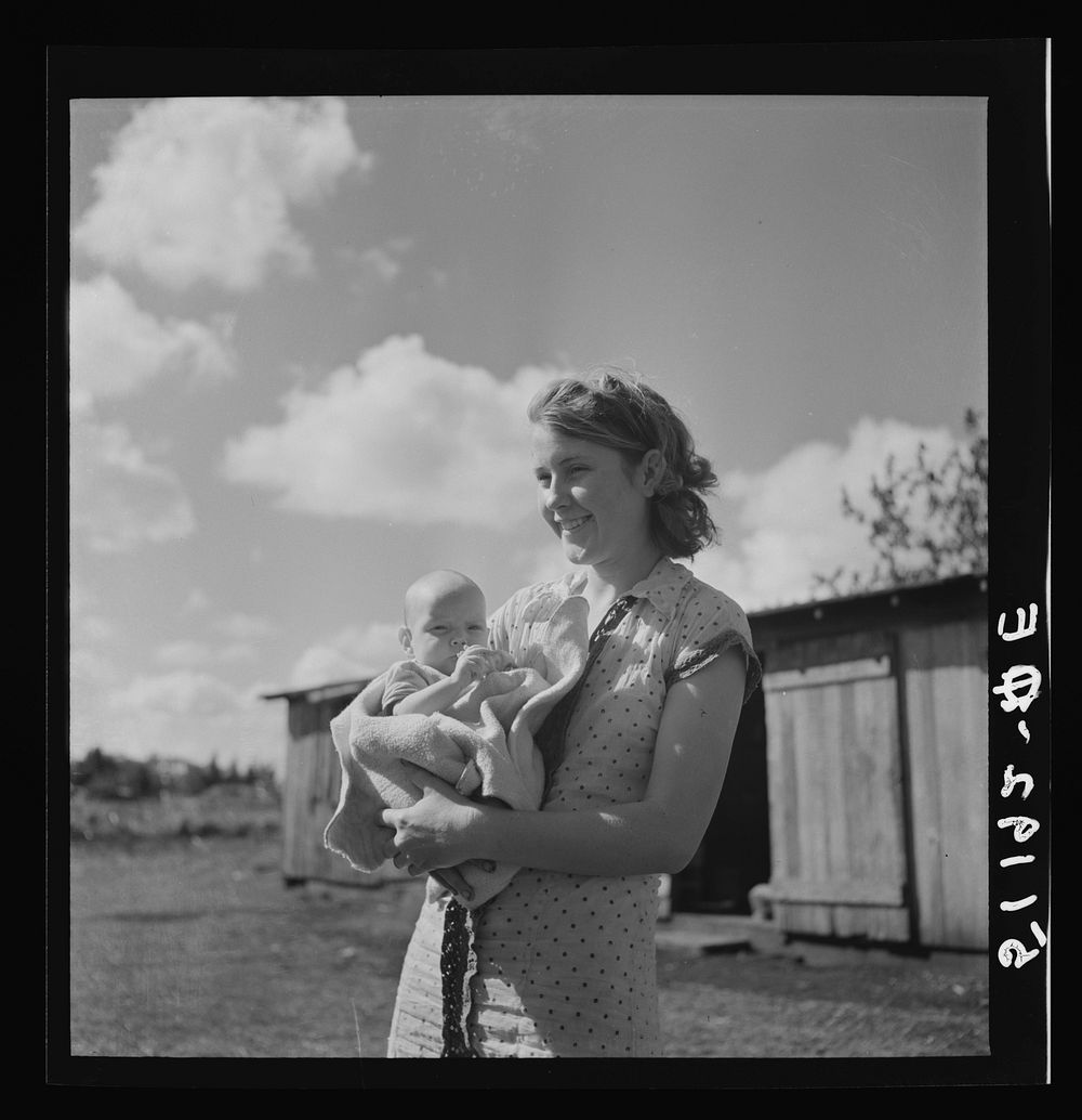 Migrant laborer's family. Belle Glade, Florida. Sourced from the Library of Congress.