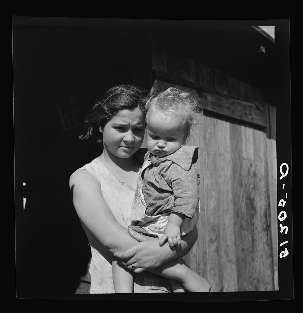 [Untitled photo, possibly related to: Migrant laborer's family near Belle Glade, Florida (see 51187-E)]. Sourced from the…