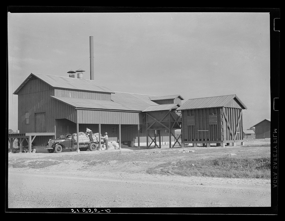 Cooperative cotton gin and storage house. Gee's Bend, Alabama. Sourced from the Library of Congress.