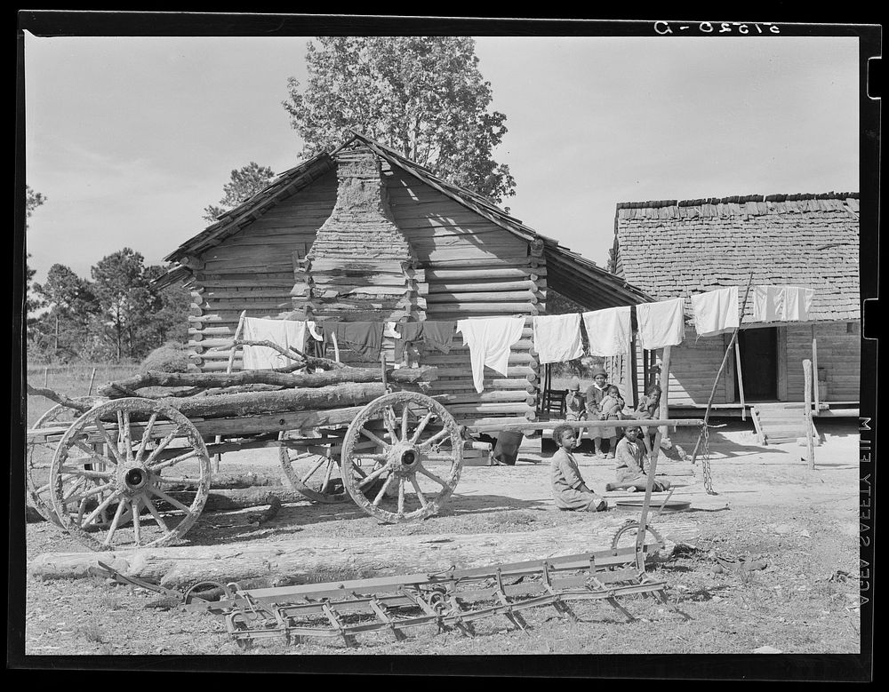 Old house, project family. Gee's Bend, Alabama. Sourced from the Library of Congress.